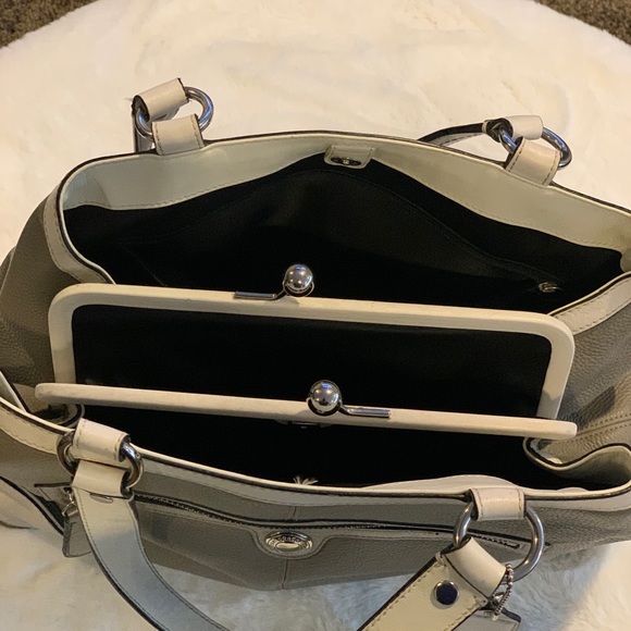 Authentic Coach purse with pocketbook closure. - Picture 5 of 6